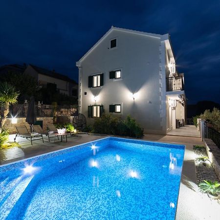 Villa Sun Garden - 4 Star Villa With Heated Swimming Pool, Quiet Bay, Bbq, 50M From The Sea ミルナ エクステリア 写真
