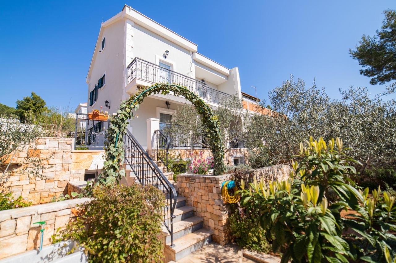 Villa Sun Garden - 4 Star Villa With Heated Swimming Pool, Quiet Bay, Bbq, 50M From The Sea ミルナ エクステリア 写真