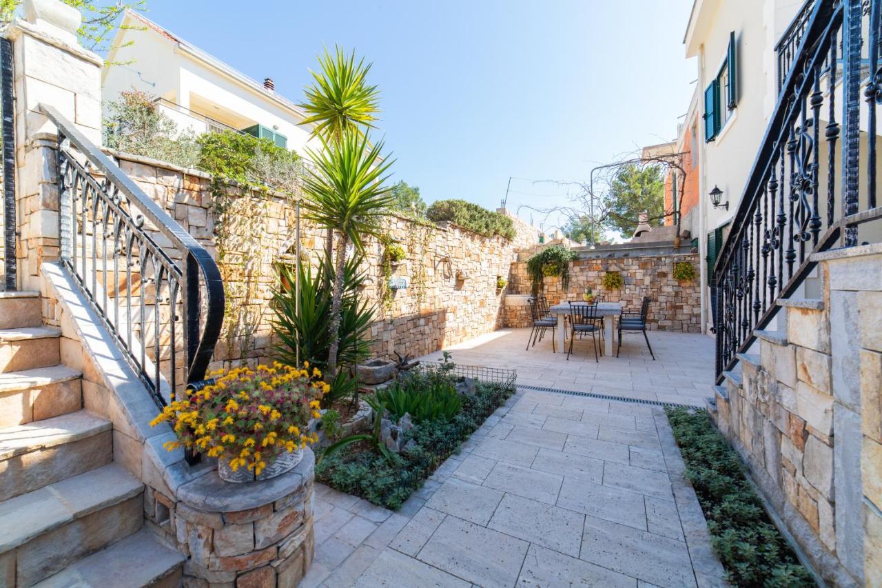 Villa Sun Garden - 4 Star Villa With Heated Swimming Pool, Quiet Bay, Bbq, 50M From The Sea ミルナ エクステリア 写真