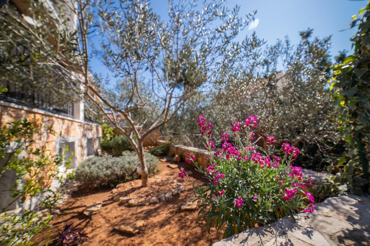 Villa Sun Garden - 4 Star Villa With Heated Swimming Pool, Quiet Bay, Bbq, 50M From The Sea ミルナ エクステリア 写真