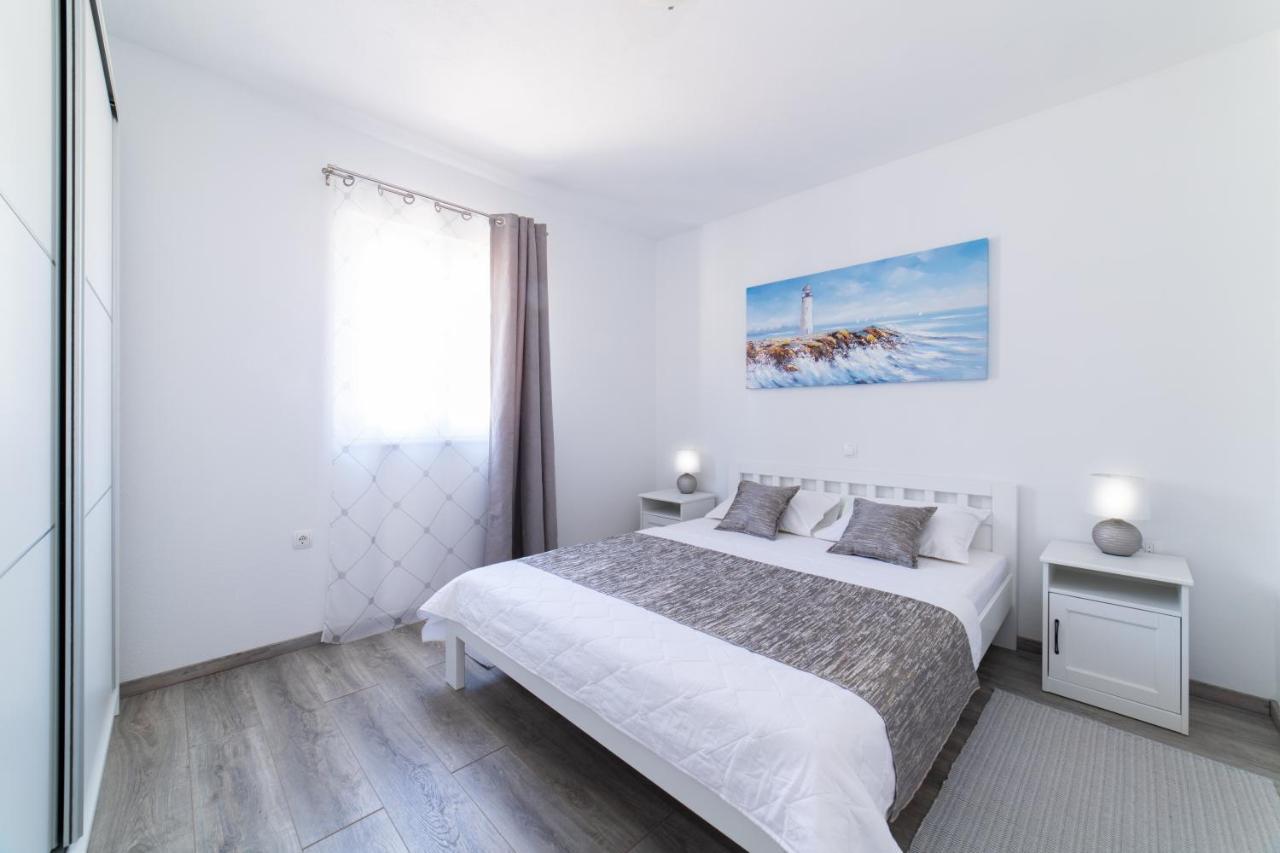 Villa Sun Garden - 4 Star Villa With Heated Swimming Pool, Quiet Bay, Bbq, 50M From The Sea ミルナ エクステリア 写真