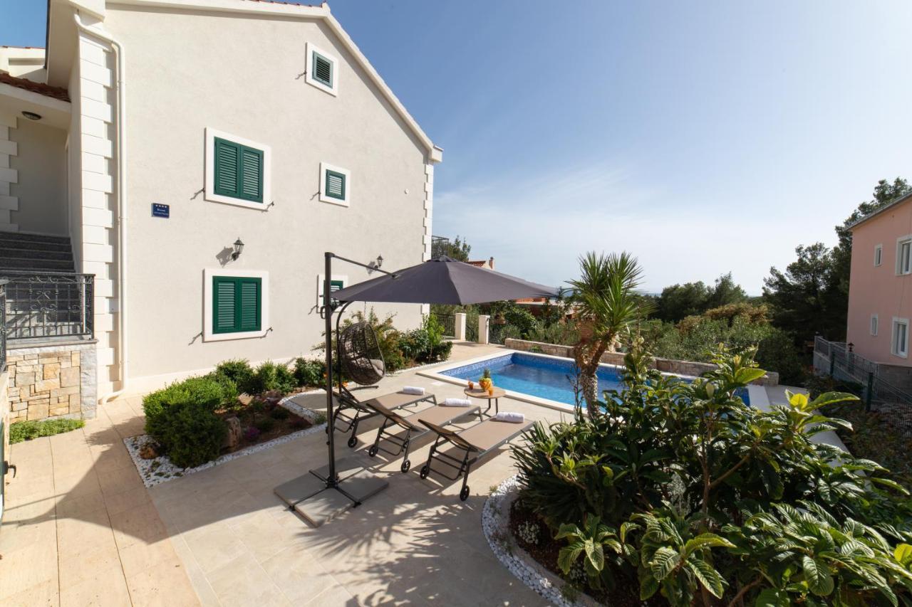 Villa Sun Garden - 4 Star Villa With Heated Swimming Pool, Quiet Bay, Bbq, 50M From The Sea ミルナ エクステリア 写真