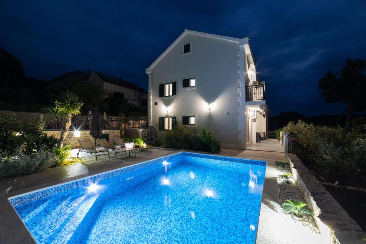 Villa Sun Garden - 4 Star Villa With Heated Swimming Pool, Quiet Bay, Bbq, 50M From The Sea ミルナ エクステリア 写真