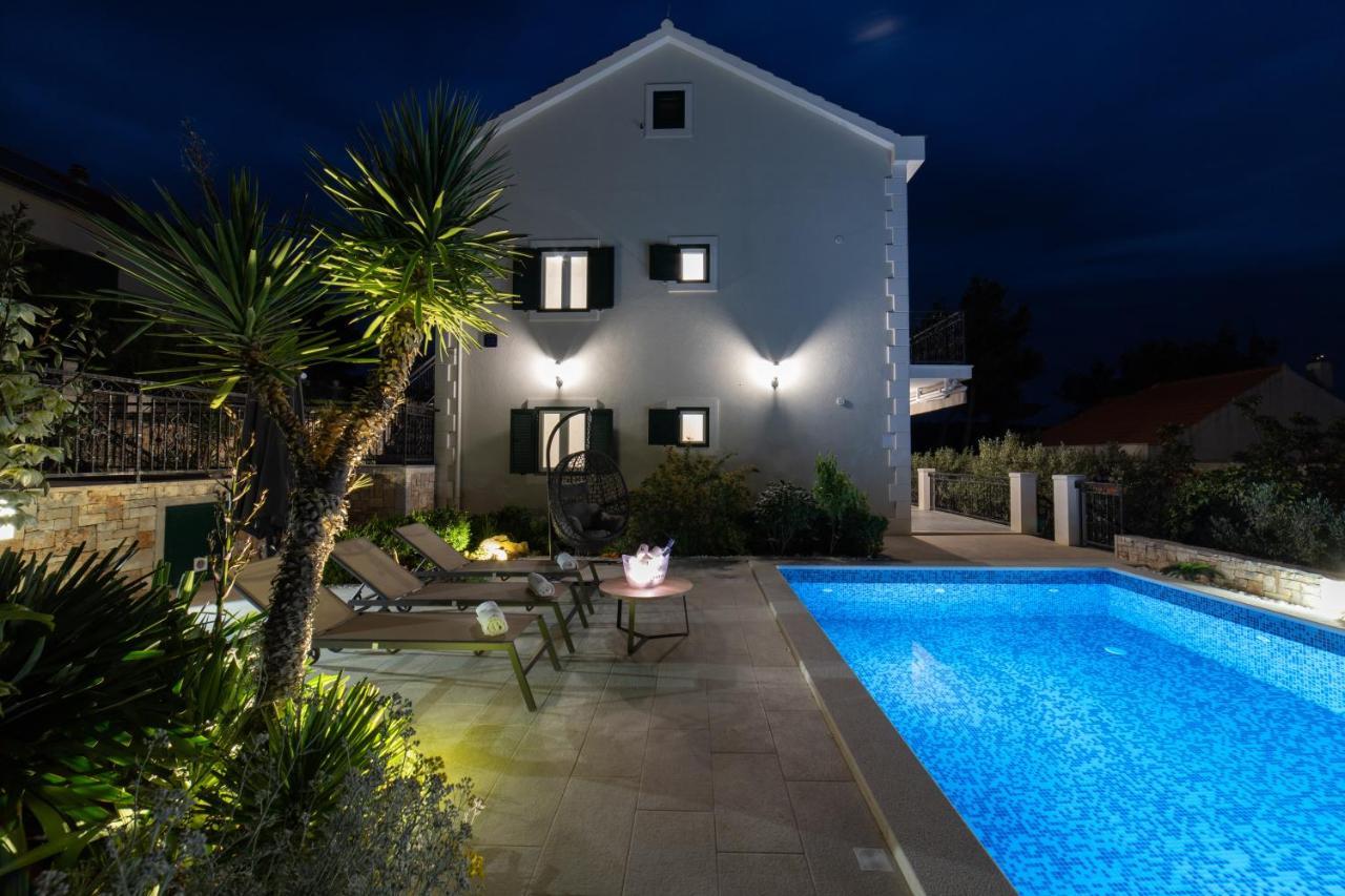 Villa Sun Garden - 4 Star Villa With Heated Swimming Pool, Quiet Bay, Bbq, 50M From The Sea ミルナ エクステリア 写真