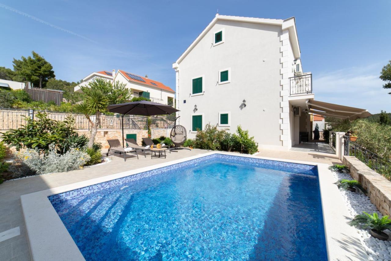 Villa Sun Garden - 4 Star Villa With Heated Swimming Pool, Quiet Bay, Bbq, 50M From The Sea ミルナ エクステリア 写真