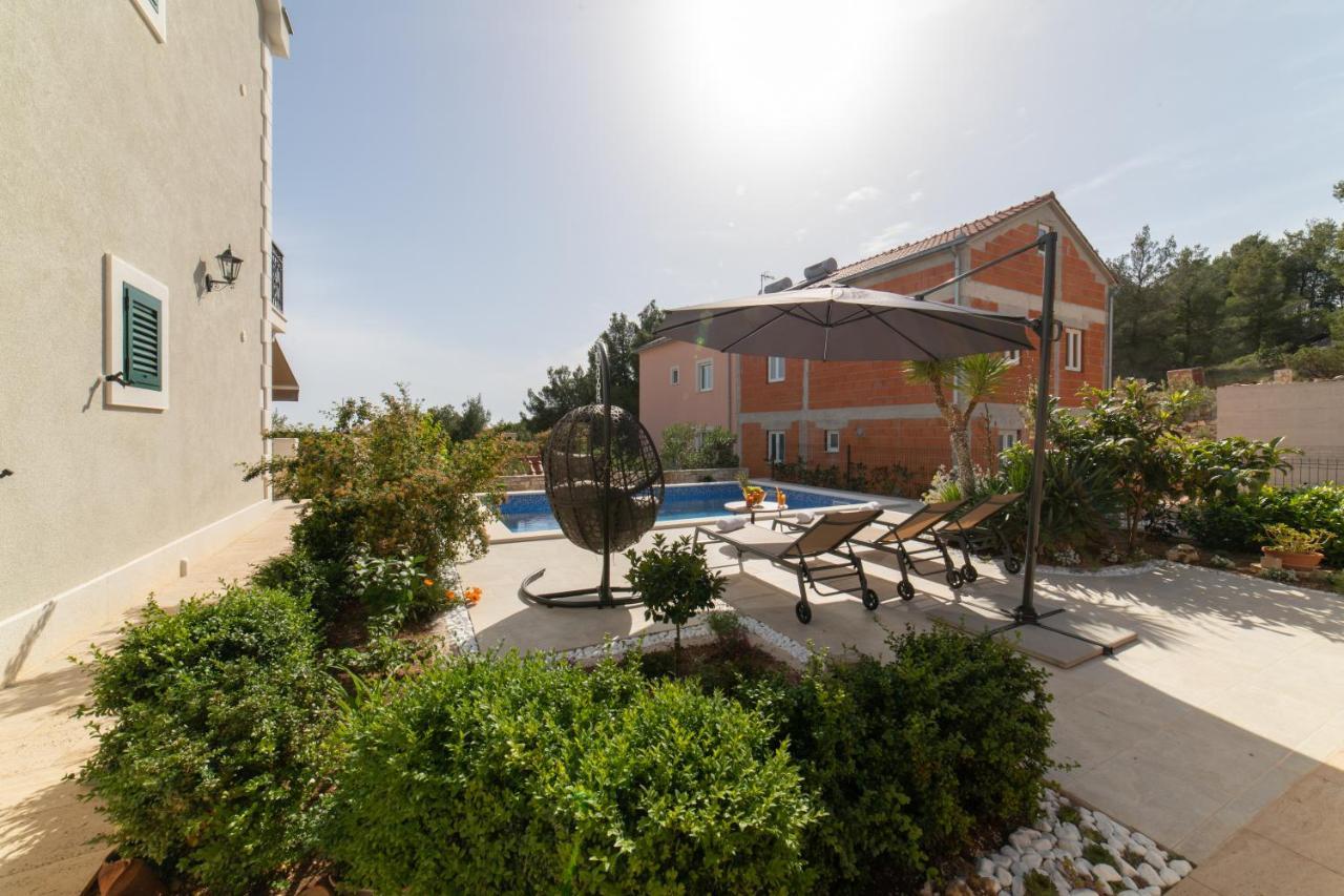 Villa Sun Garden - 4 Star Villa With Heated Swimming Pool, Quiet Bay, Bbq, 50M From The Sea ミルナ エクステリア 写真